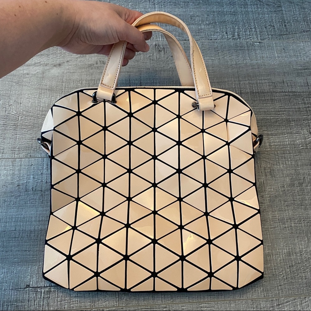 Geometric Peach Colored Handbag - Picture 3 of 4